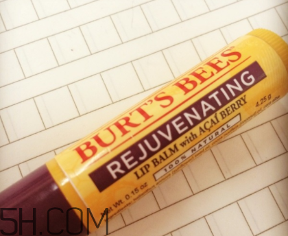 小蜜蜂水果味唇膏哪只好用？小蜜蜂水果味唇膏哪只好聞？