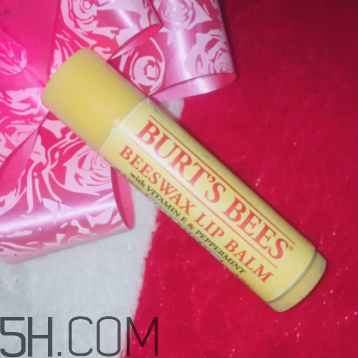 小蜜蜂水果味唇膏哪只好用？小蜜蜂水果味唇膏哪只好聞？