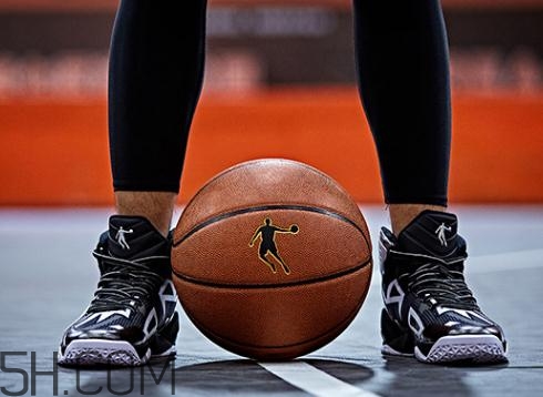 籃球鞋買大還是買??？籃球鞋買大了怎么辦？