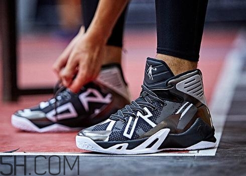 籃球鞋買大還是買?。炕@球鞋買大了怎么辦？