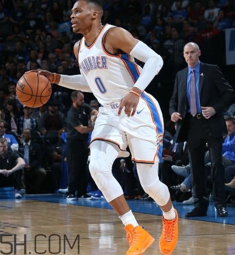 籃球鞋可以當(dāng)跑步鞋嗎？籃球鞋適合跑步嗎？