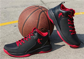 籃球鞋高幫好還是低幫好？籃球鞋高幫和低幫的區(qū)別