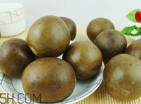 羅漢果是連皮一起泡嗎？羅漢果新鮮的好還是干的好