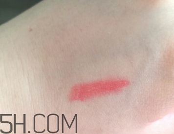 小蜜蜂唇膏筆怎么樣？小蜜蜂唇膏筆好用嗎？