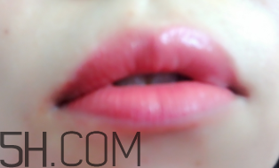 小蜜蜂唇膏筆怎么樣？小蜜蜂唇膏筆好用嗎？