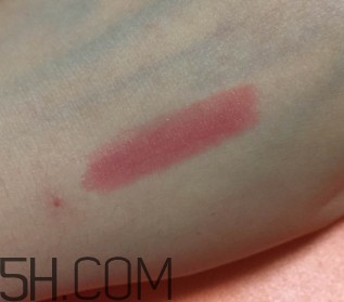 小蜜蜂唇膏筆怎么樣？小蜜蜂唇膏筆好用嗎？