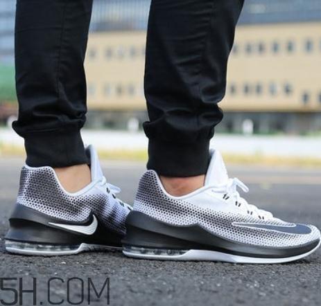 籃球鞋鞋碼偏大嗎？籃球鞋會(huì)越穿越大嗎？