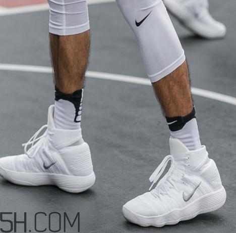 籃球鞋鞋碼偏大嗎？籃球鞋會(huì)越穿越大嗎？