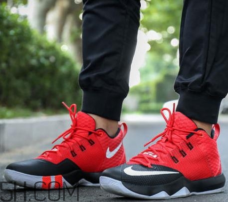 籃球鞋可以登山嗎？籃球鞋可以平時(shí)穿嗎？