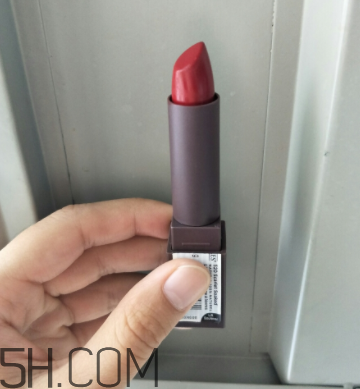 小蜜蜂口紅好用嗎？小蜜蜂口紅試色