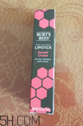 小蜜蜂口紅好用嗎？小蜜蜂口紅試色