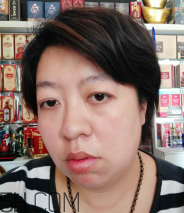 小蜜蜂口紅好用嗎？小蜜蜂口紅試色