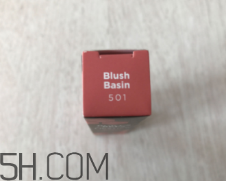 小蜜蜂口紅好用嗎？小蜜蜂口紅試色