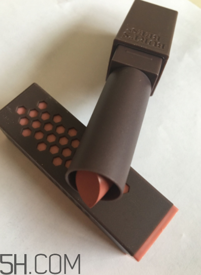 小蜜蜂口紅好用嗎？小蜜蜂口紅試色