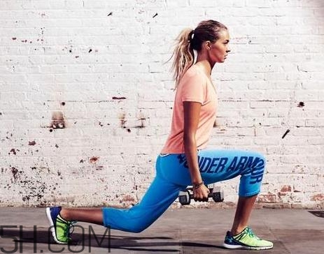 箭步蹲鍛煉哪里肌肉？箭步蹲和深蹲哪個(gè)好？