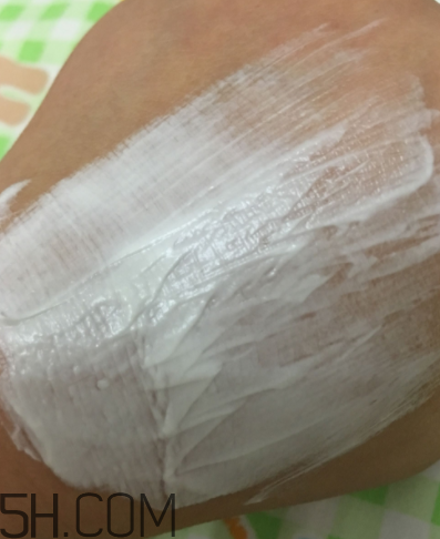 小蜜蜂水洗面膜敷多長(zhǎng)時(shí)間？小蜜蜂水洗面膜用法