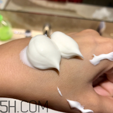 小蜜蜂水洗面膜敷多長(zhǎng)時(shí)間？小蜜蜂水洗面膜用法