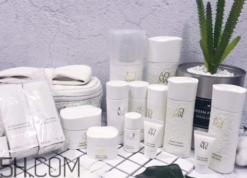 黛珂白檀美白好還是修復(fù)好？黛珂白檀水乳后還要用霜嗎？