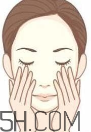 怎么用卸妝油不傷皮膚？卸妝油使用注意事項(xiàng)