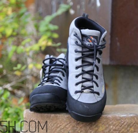 登山鞋要買大一碼嗎？登山鞋會越穿越大嗎？