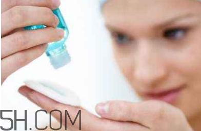 怎么用卸妝油不傷皮膚？卸妝油使用注意事項(xiàng)