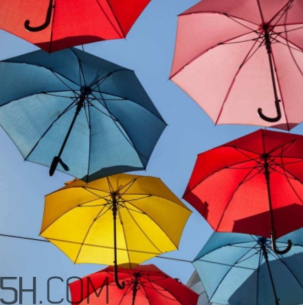 女生說(shuō)記得帶傘什么意思？女生說(shuō)雨傘什么意思？