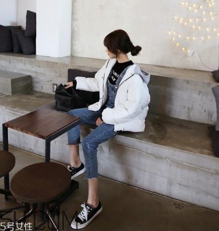 白色羽絨服怎么搭配？白色羽絨服搭配圖片