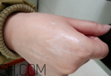 御泥坊黑玫瑰潔面乳怎么樣？御泥坊黑玫瑰潔面乳好用嗎？