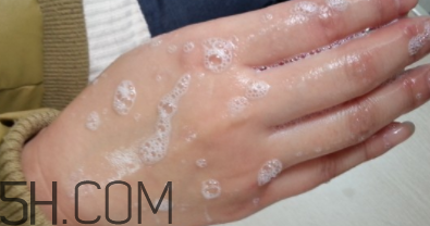 御泥坊黑玫瑰潔面乳怎么樣？御泥坊黑玫瑰潔面乳好用嗎？