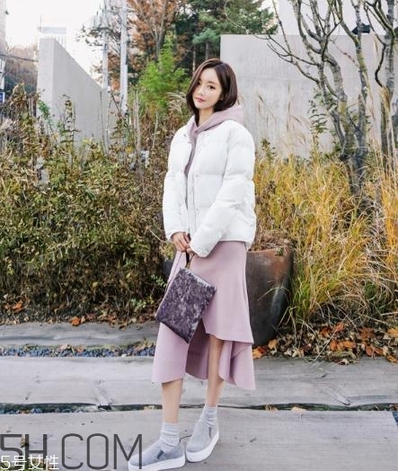 白色羽絨服怎么搭配？白色羽絨服搭配圖片