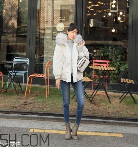 白色羽絨服怎么搭配？白色羽絨服搭配圖片
