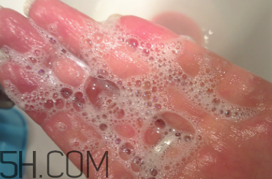 御泥坊黑玫瑰潔面乳怎么樣？御泥坊黑玫瑰潔面乳好用嗎？