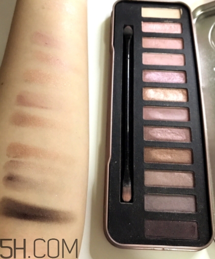 w7十二色眼影盤和urban decay眼影盤試色對比 w7十二色眼影盤和urban decay眼影盤試色對比