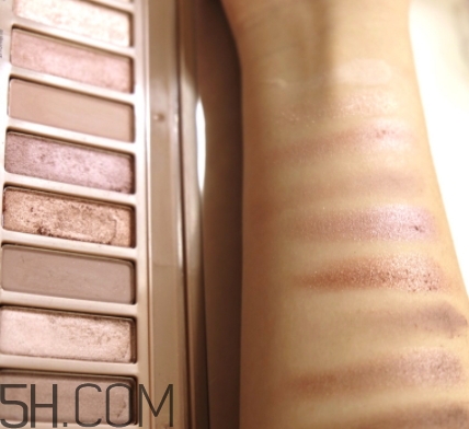 w7十二色眼影盤和urban decay眼影盤試色對比 w7十二色眼影盤和urban decay眼影盤試色對比