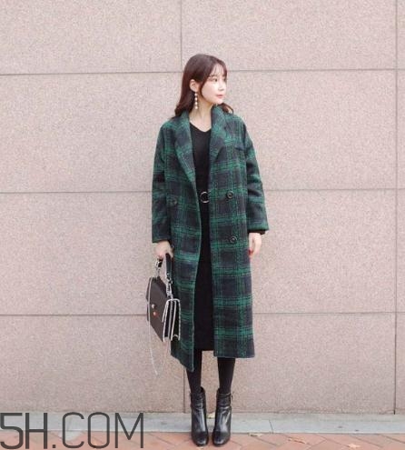 綠色大衣配什么顏色打底衫？綠色大衣里面配什么？