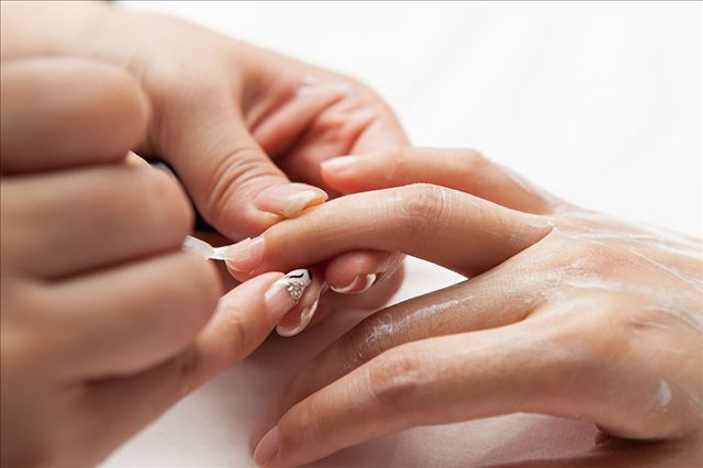 做指甲對(duì)身體有什么傷害 指甲的護(hù)理小知識(shí) 做指甲對(duì)身體有什么傷害 指甲的護(hù)理小知識(shí)