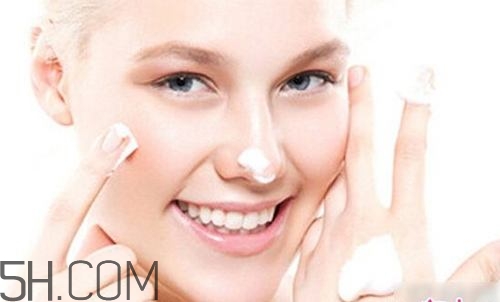 御泥坊黑玫瑰潔面乳怎么樣？御泥坊黑玫瑰潔面乳好用嗎？