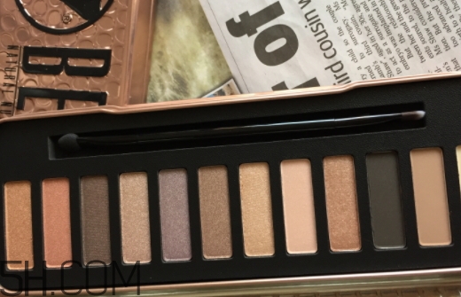 w7十二色眼影盤和urban decay眼影盤試色對比 w7十二色眼影盤和urban decay眼影盤試色對比