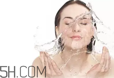 fancl卸妝油有幾款？每天用卸妝油傷皮膚嗎？