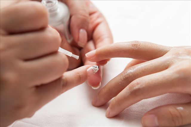 做指甲對(duì)身體有什么傷害 指甲的護(hù)理小知識(shí) 做指甲對(duì)身體有什么傷害 指甲的護(hù)理小知識(shí)