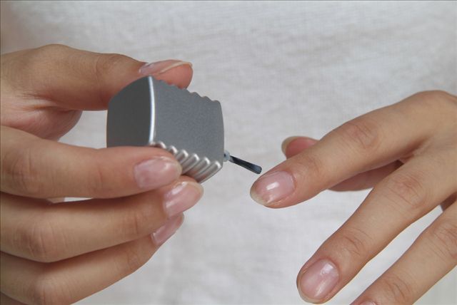 做指甲對(duì)身體有什么傷害 指甲的護(hù)理小知識(shí) 做指甲對(duì)身體有什么傷害 指甲的護(hù)理小知識(shí)