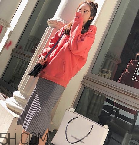 加絨衛(wèi)衣適合什么溫度？加絨衛(wèi)衣和毛衣哪個暖和？