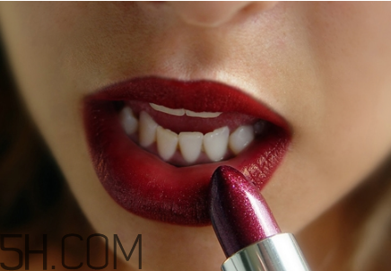 雅詩(shī)蘭黛口紅專柜價(jià)格表 雅詩(shī)蘭黛230號(hào)口紅試色