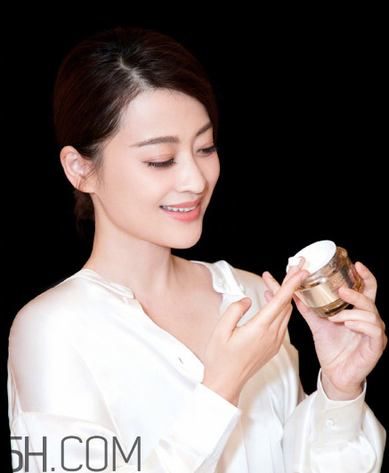 蘭蔻和雅詩(shī)蘭黛哪個(gè)好用？雅詩(shī)蘭黛萬(wàn)能面霜測(cè)評(píng)