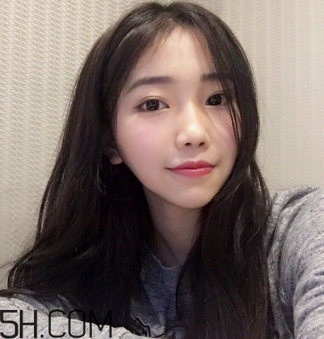 雅詩(shī)蘭黛和迪奧口紅哪個(gè)好用？雅詩(shī)蘭黛傾慕420口紅怎么樣？