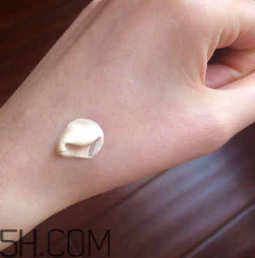 薇諾娜bb霜成分 薇諾娜bb霜堵塞毛孔嗎？