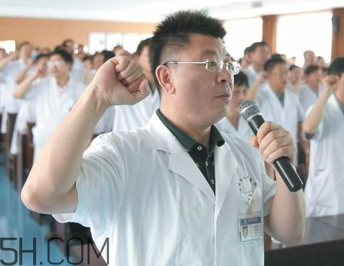 中國(guó)醫(yī)師節(jié)為什么是8月19日 中國(guó)醫(yī)師節(jié)為什么定在8月19日 中國(guó)醫(yī)師節(jié)為什么是8月19日 中國(guó)醫(yī)師節(jié)為什么定在8月19日