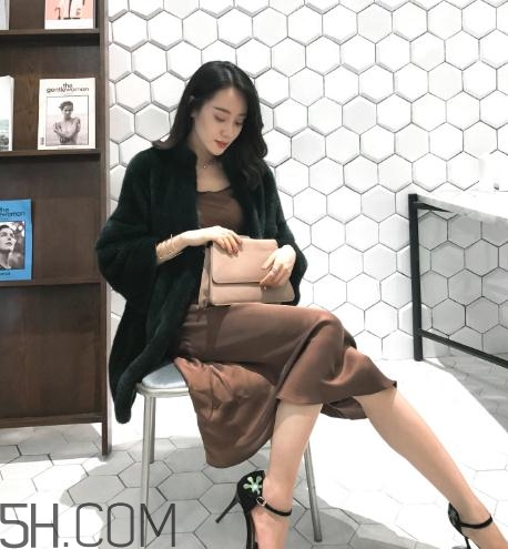 水貂絨毛衣會(huì)起球嗎？水貂絨起球怎么辦？