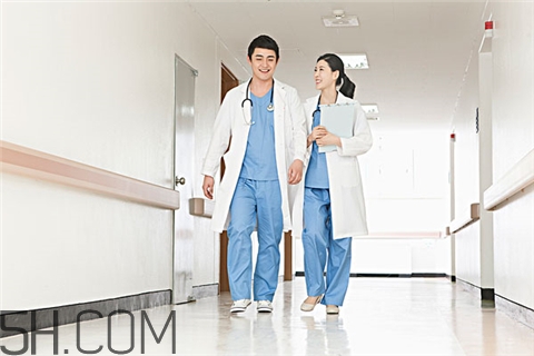 牙周炎跟腎虛有關(guān)系嗎？牙周炎跟上火有關(guān)系嗎？