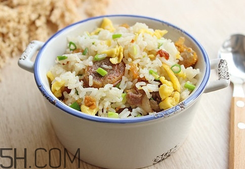 蛋炒飯可以和土豆絲一起吃嗎？蛋炒飯吃多了有什么危害